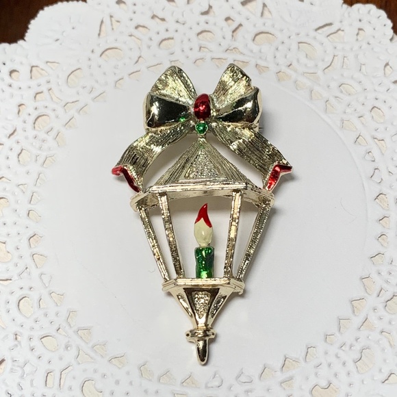 Vintage Holiday Candle Lantern Gold tone Brooch - Picture 1 of 10